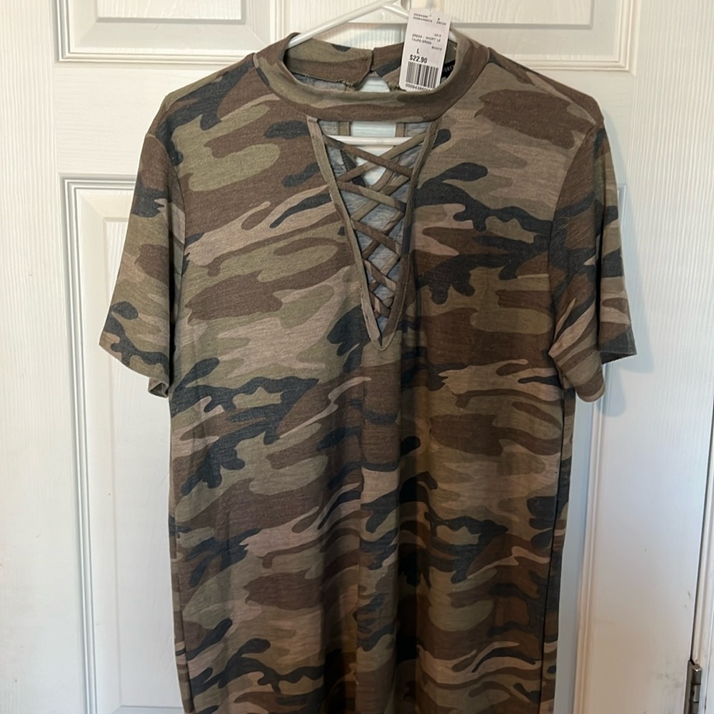 NWT. Women’s Large Forever 21 dress.